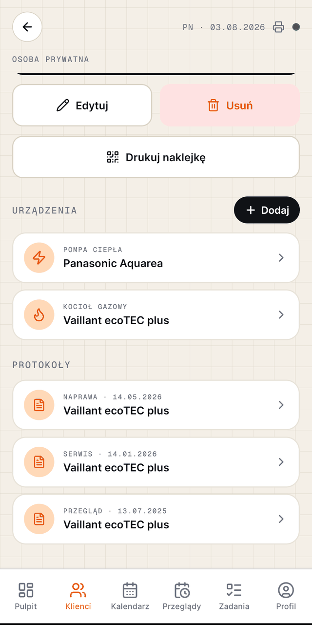 Karta klienta z urządzeniami i historią serwisową w aplikacji hvacio